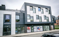 Biurowiec Świętokrzyska | Widok od strony parkingu