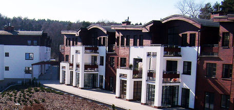 Osiedle położone przy ulicy Bernadowska, 9 kameralnych budynków mieszkalnych